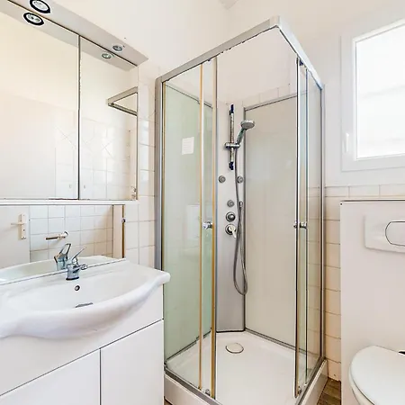 Gorgeous In With Jacuzzi Holiday home *