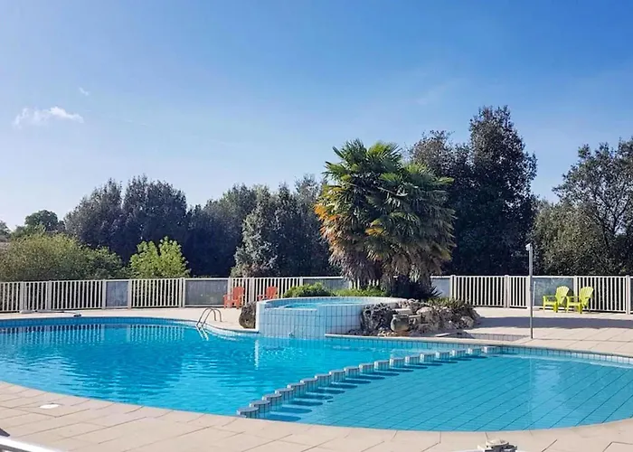 펜션 Stunning In Saint-Savinien